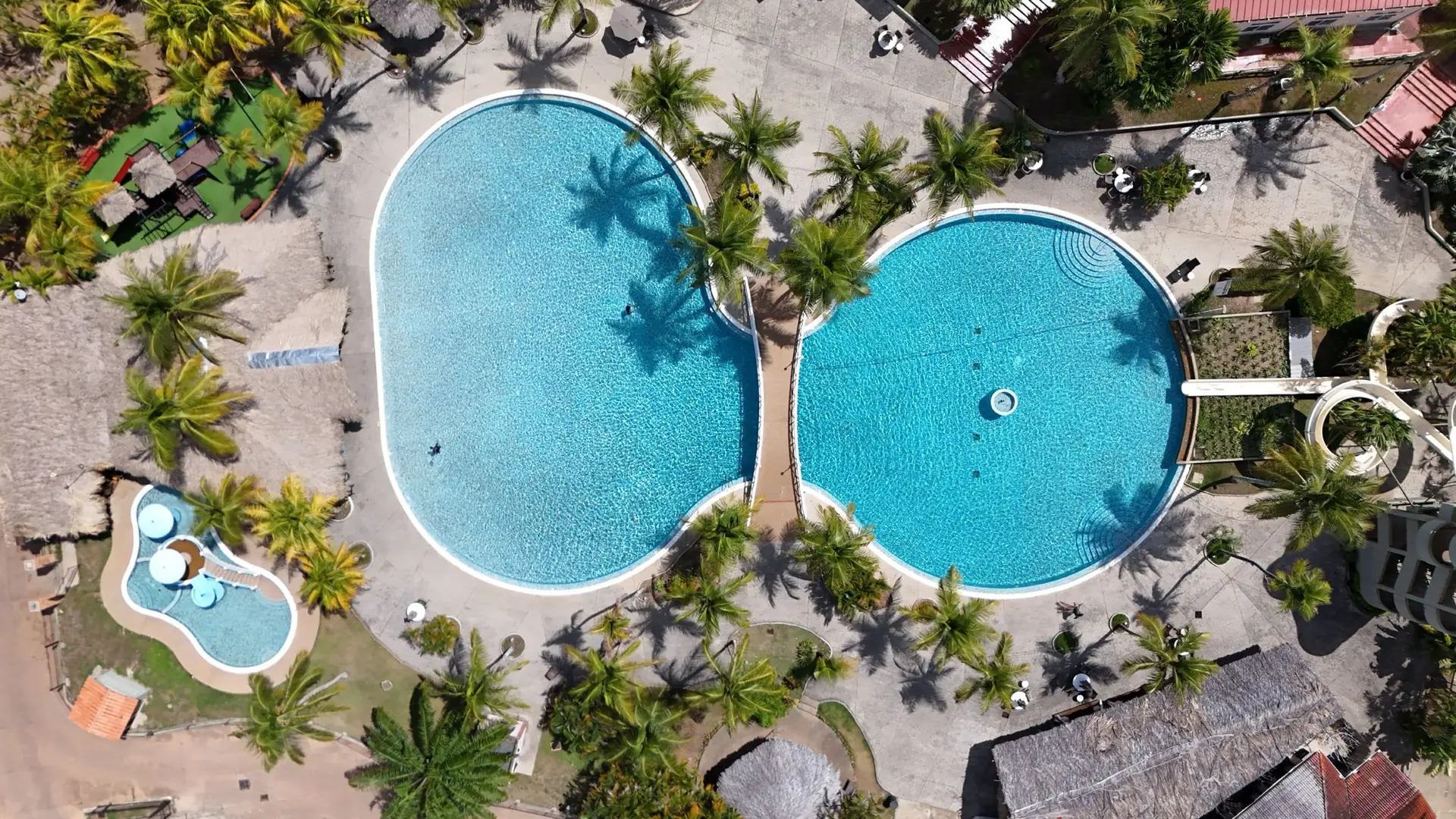 Vista aérea de las piscinas